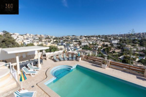 Massive Villa Pool area with VIEWS, WIFI with BBQ by 360 Estates